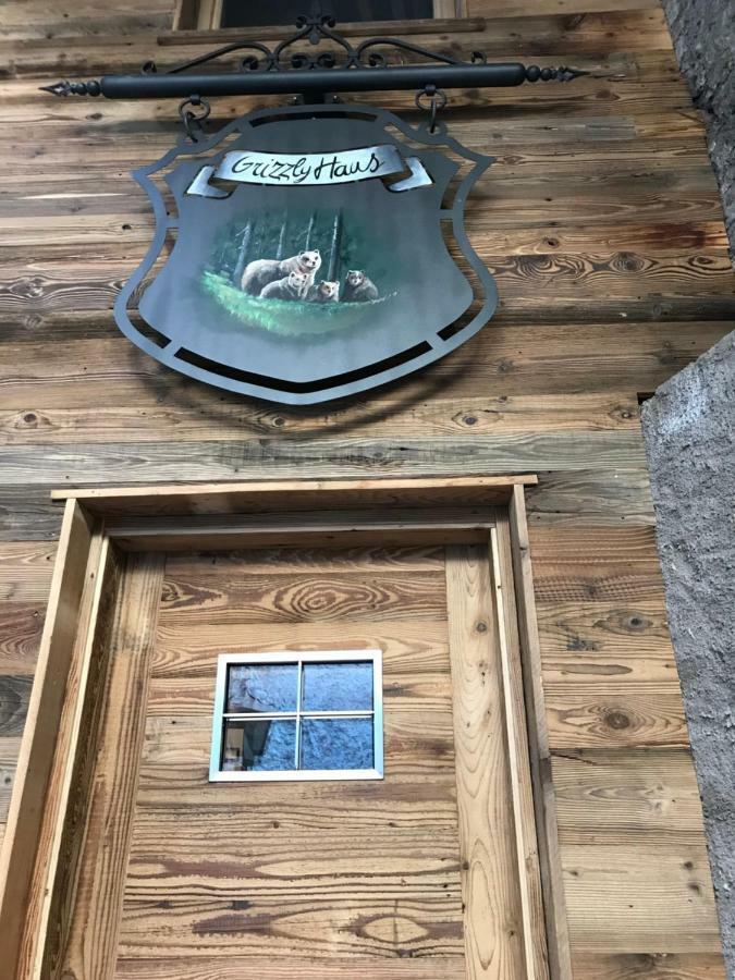 Bed and Breakfast Grizzly Haus & Frosch Restaurant - Teritoria Varena Exterior foto
